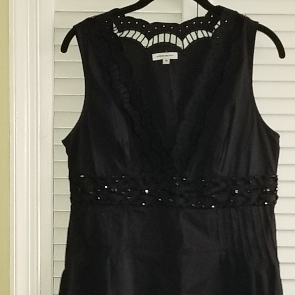 Fitted black top